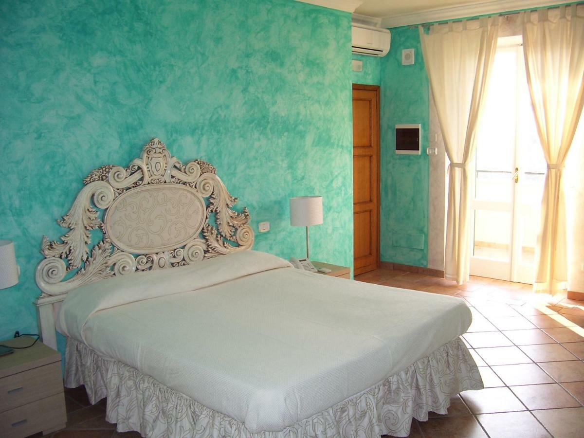 Casale Sant'Angelo Bed & Breakfast กาปัลบีโอ ภายนอก รูปภาพ